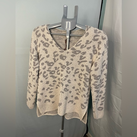 Knox Rose grey Cheetah leopard Sweater size small - Picture 1 of 7